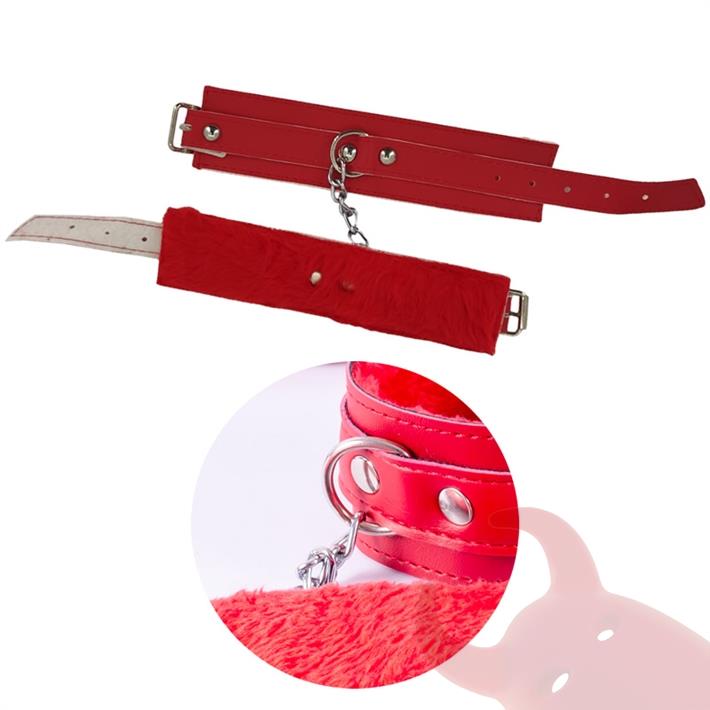 Kit de ecocuero rojo con latigo, mordaza, esposas y antifaz