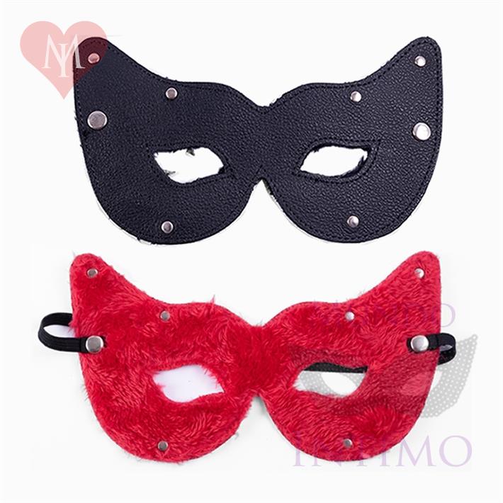 Antifaz con vista gato negro con peluche rojo