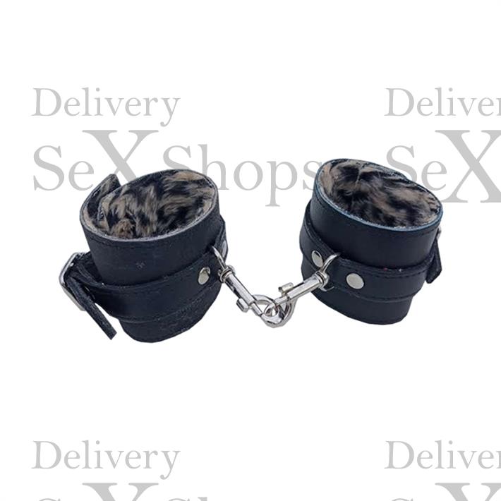 Esposas Negras Simples Con Mosqueton Y Peluche Animal Print