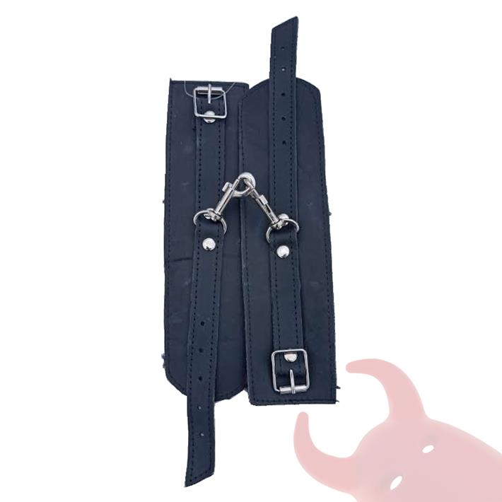 Esposas Negras Simples Con Mosqueton Y Peluche Negro