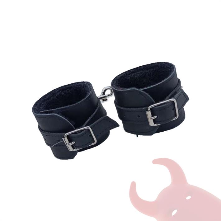 Esposas Negras Simples Con Mosqueton Y Peluche Negro