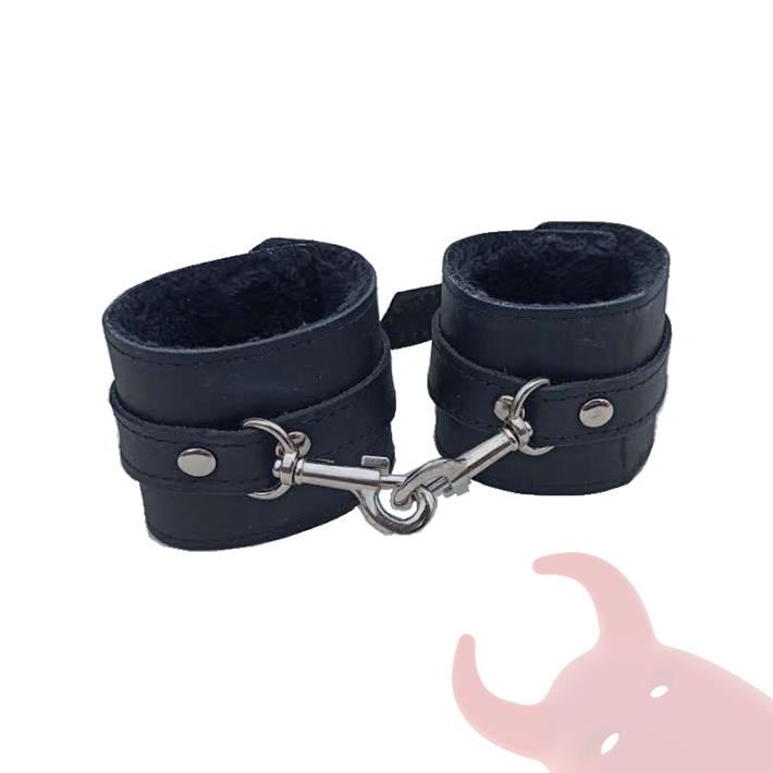 Esposas Negras Simples Con Mosqueton Y Peluche Negro