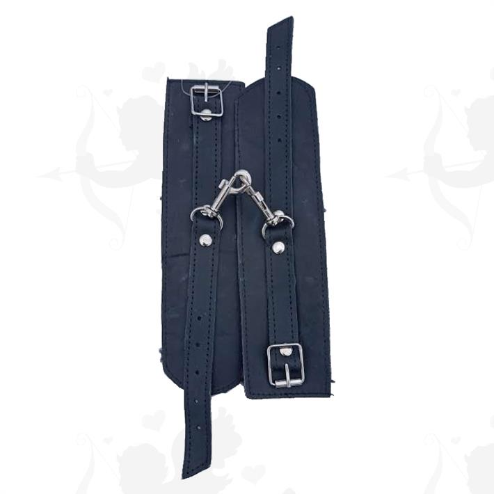 Esposas Negras Simples Con Mosqueton Y Peluche Negro
