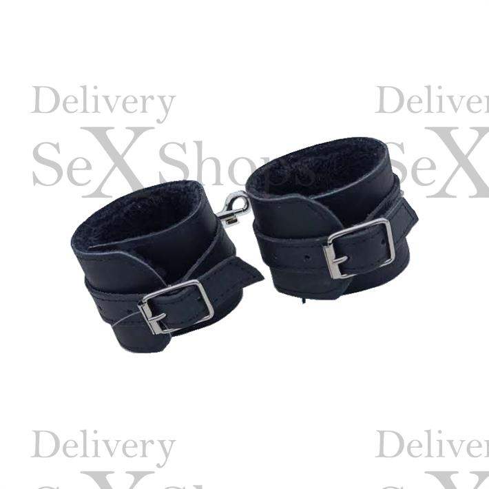 Esposas Negras Simples Con Mosqueton Y Peluche Negro