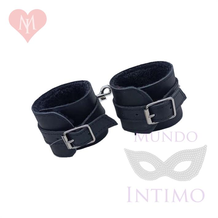 Esposas Negras Simples Con Mosqueton Y Peluche Negro