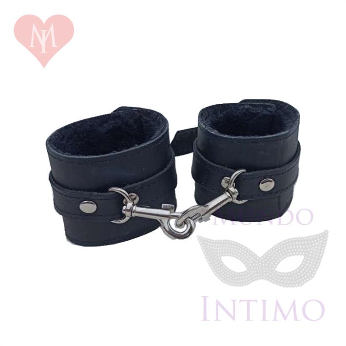 Esposas Negras Simples Con Mosqueton Y Peluche Negro