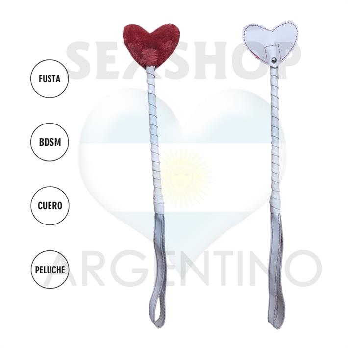 Fusta corta con corazon de cuero y peluche rojo