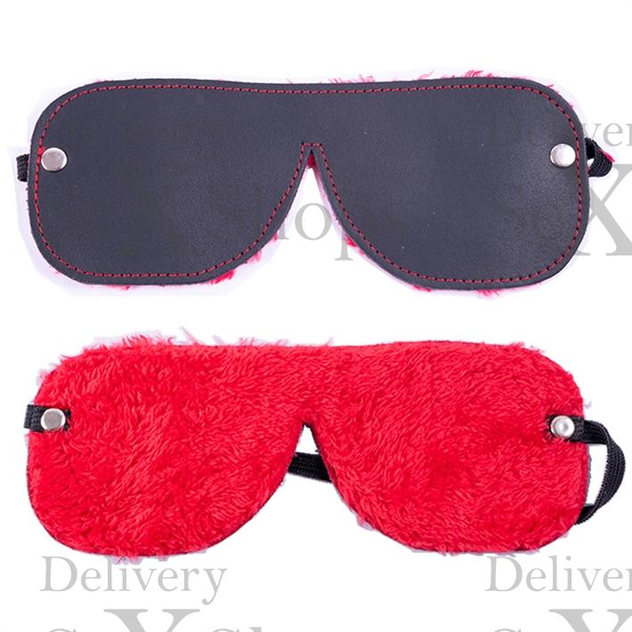  Antifaz negro con peluche rojo 