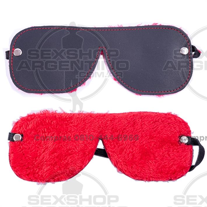 Antifaz negro con peluche rojo
