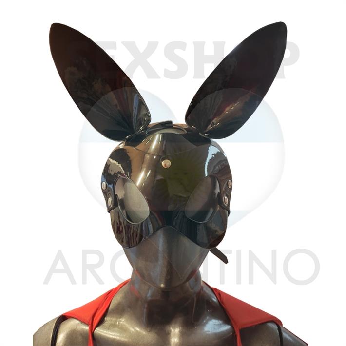 Mascara negra de conejo en cuerina