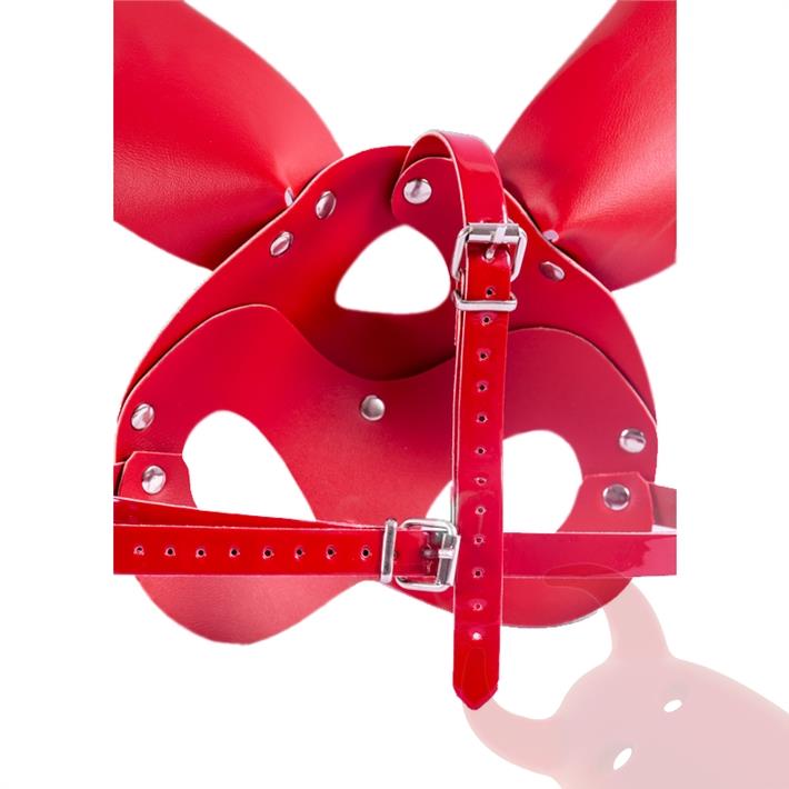 Mascara en cuerina roja de conejo