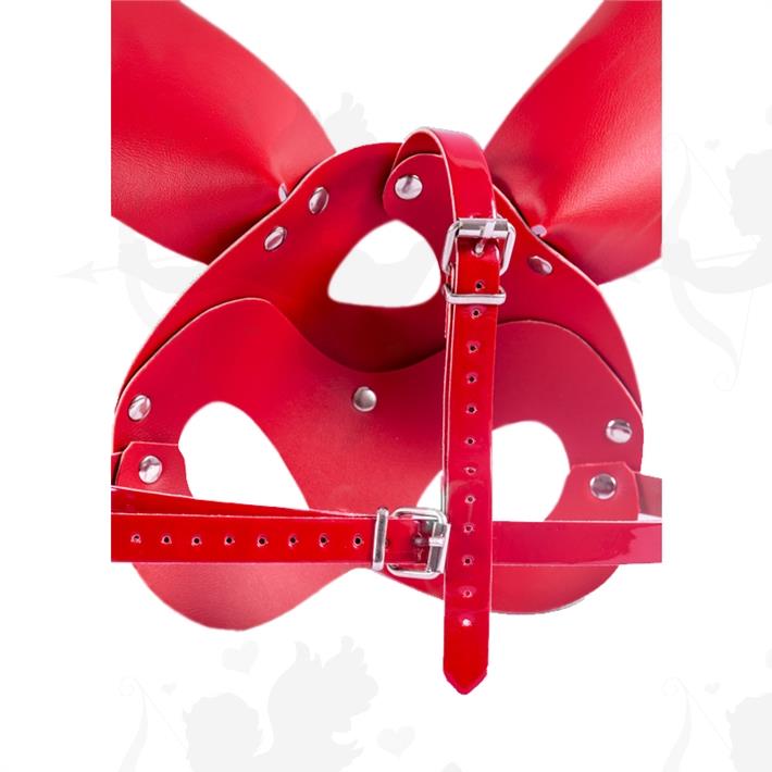 Mascara en cuerina roja de conejo