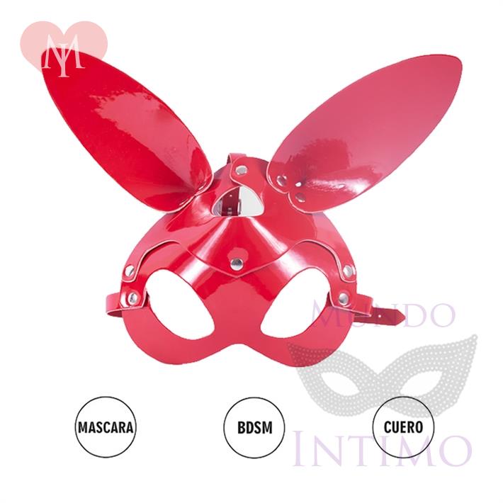 Mascara en cuerina roja de conejo