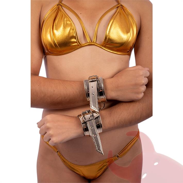 Esposas doradas de charol