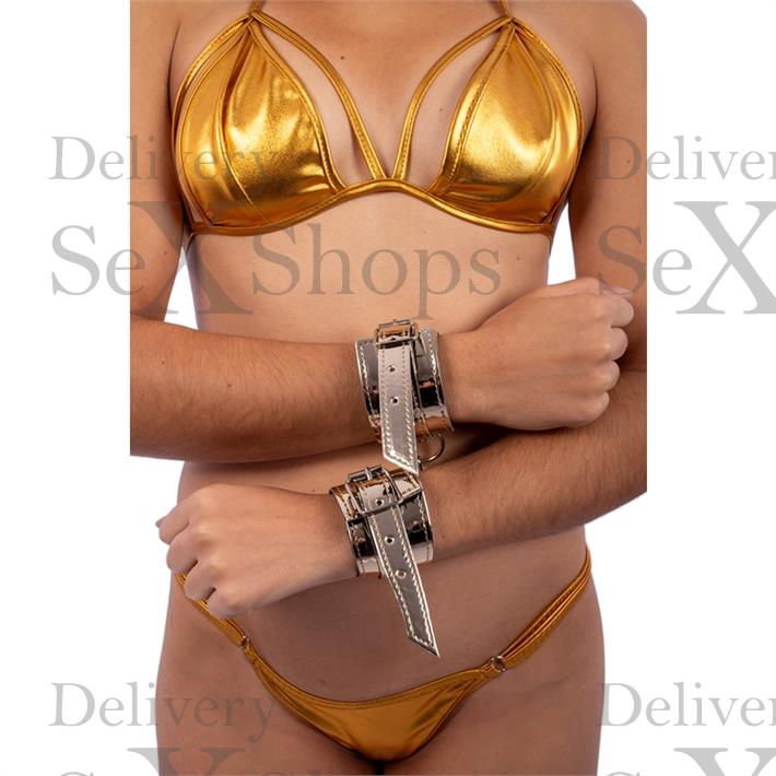 Esposas doradas de charol