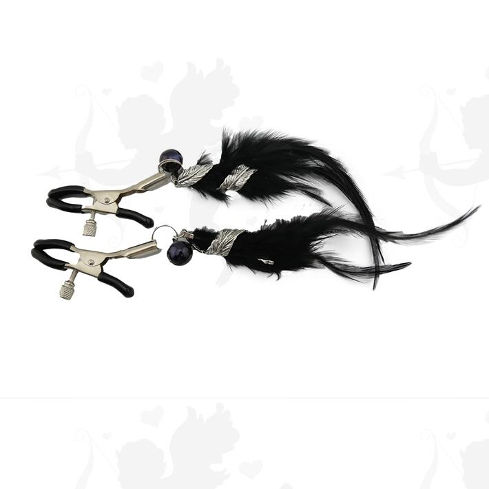 Prenza de pezones con plumas negras
