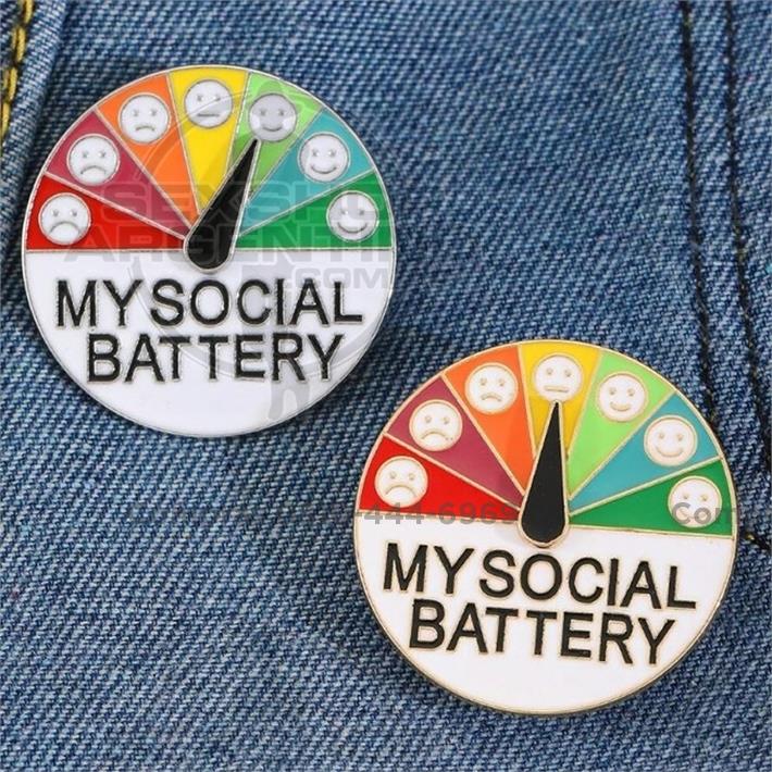 Pin para la ropa Battery Social