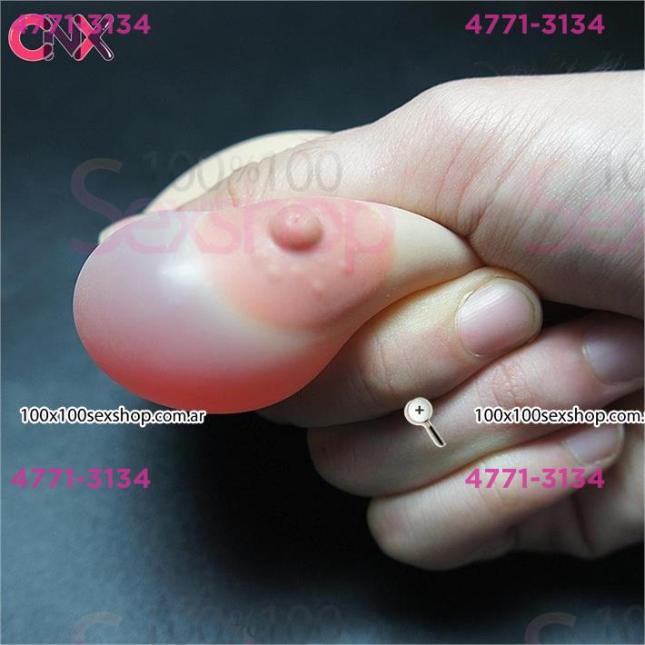 Llavero con forma de teta pellizcable