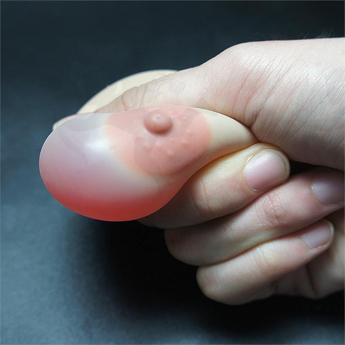 Llavero con forma de teta pellizcable