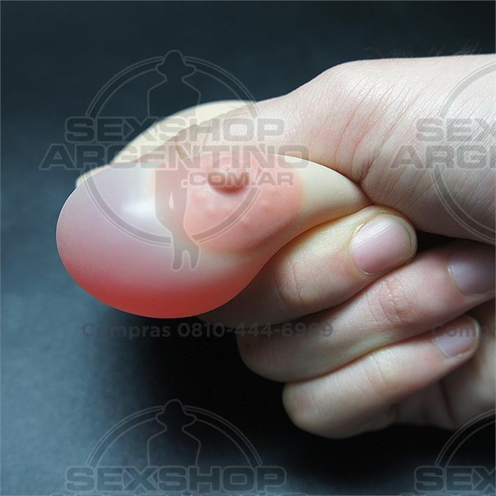 Llavero con forma de teta pellizcable