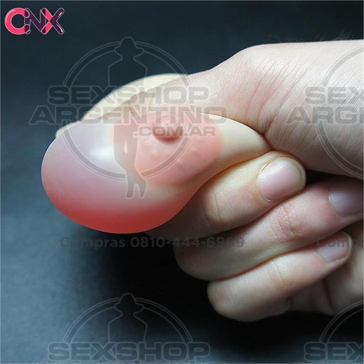 Llavero con forma de teta pellizcable