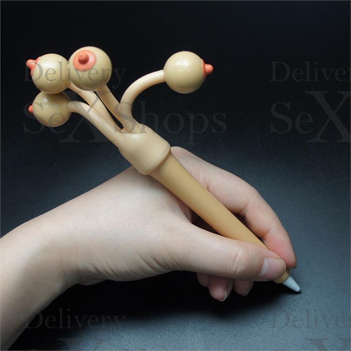 Lapicera con pechos que cuelgan